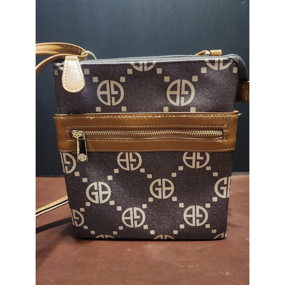 Giani Bernini Brown Tan Logo Crossbody Bag Adjustable Strap Zip Gold Hardware
